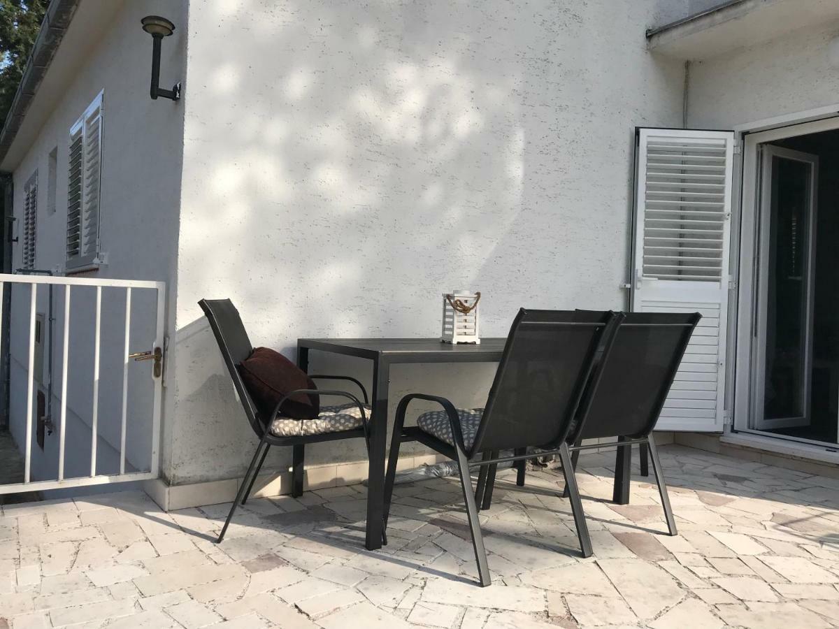 Beach House Black Olive Villa Slatine Eksteriør bilde
